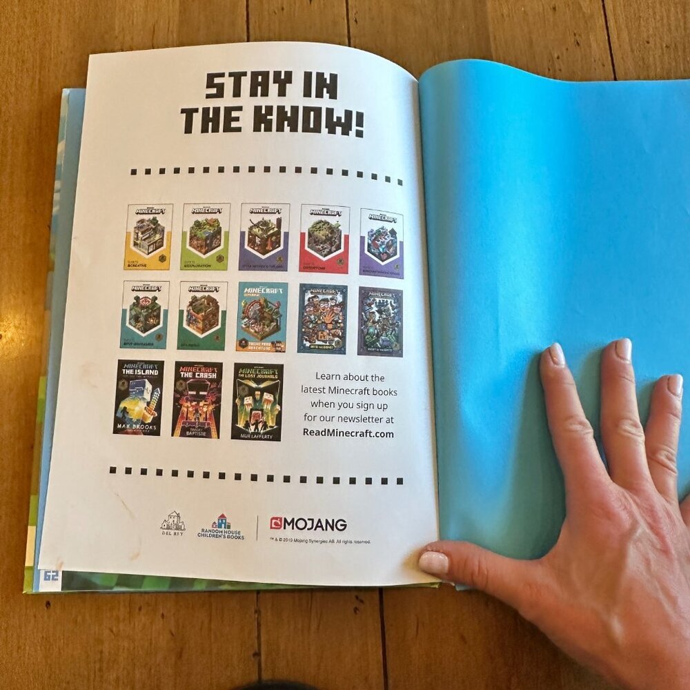 Minecraft For Beginners Hardcover Guide Book Published by Mojang in 2019 - Picture 4 of 16